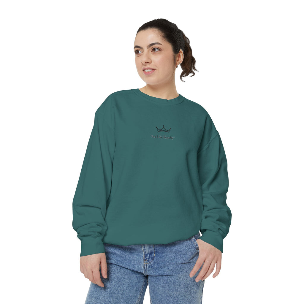 Minimal Sailboat Crewneck Sweatshirt — 'Sail the Sea' Graphic