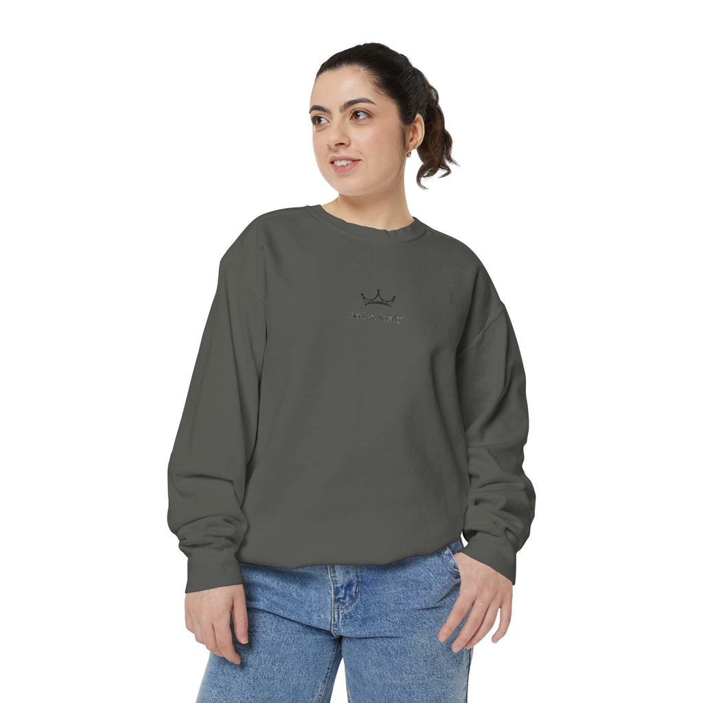 Minimal Sailboat Crewneck Sweatshirt — 'Sail the Sea' Graphic