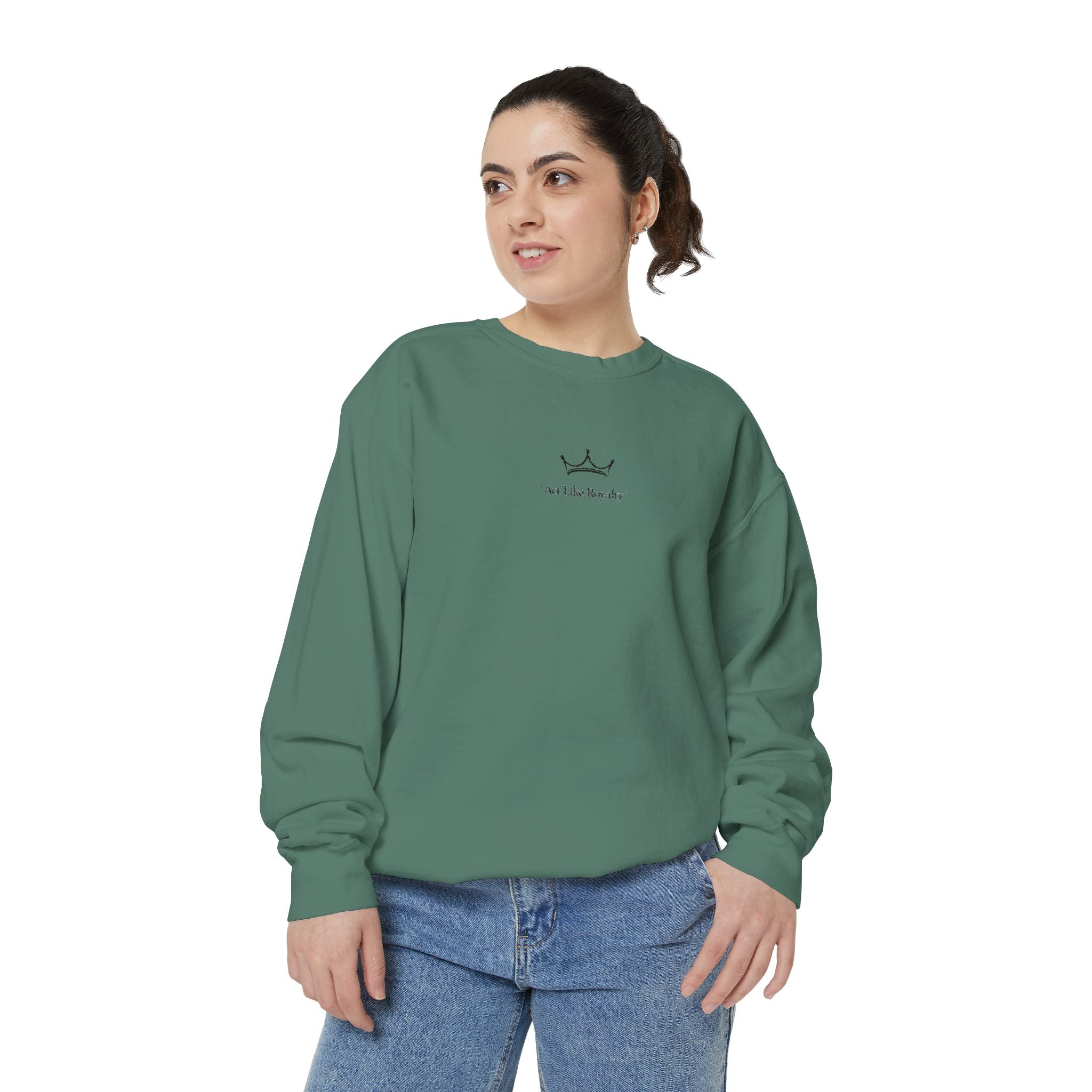 Minimal Sailboat Crewneck Sweatshirt — 'Sail the Sea' Graphic